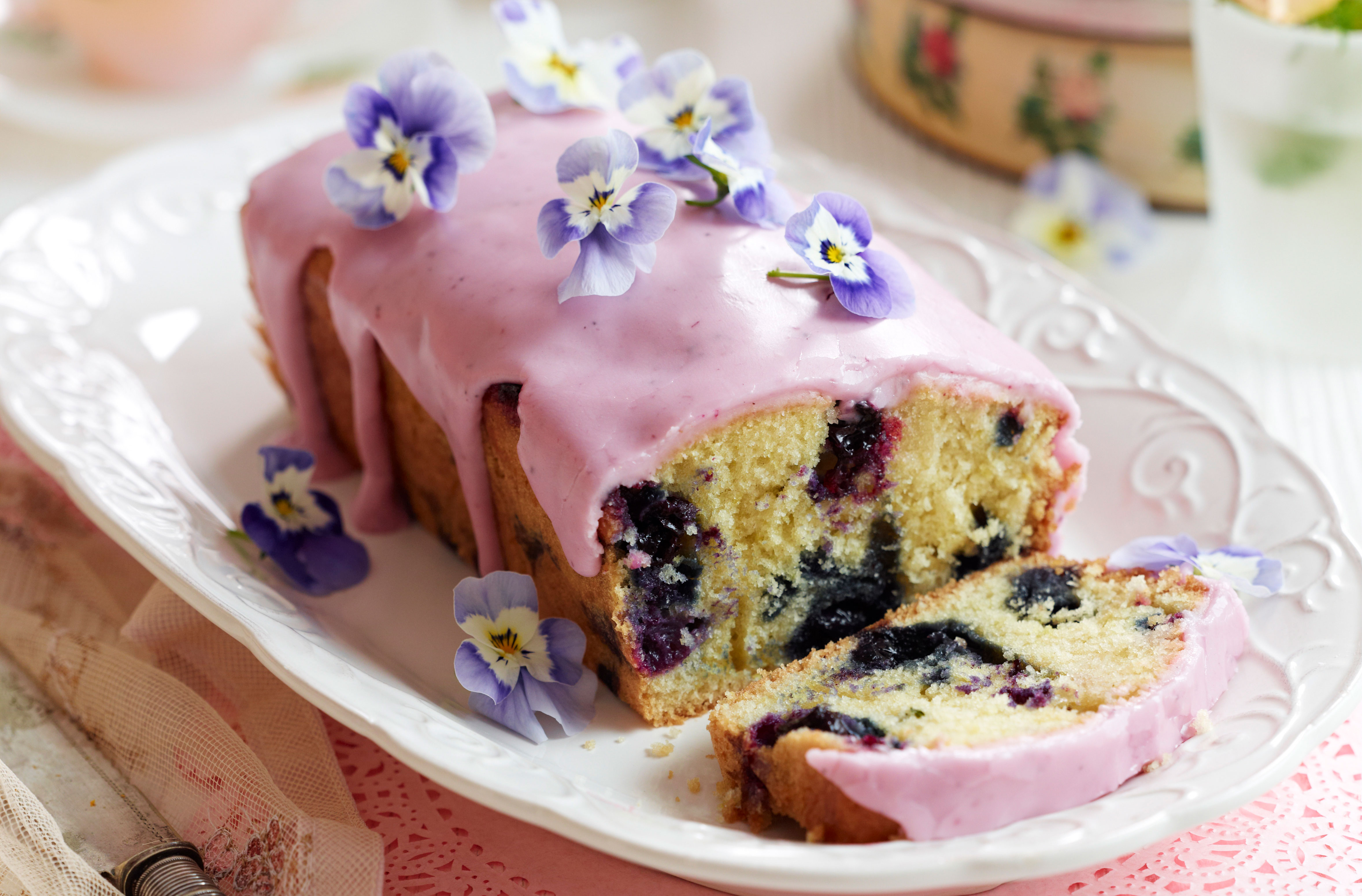 https://www.goodtoknow.co.uk/recipes/lemon-and-blueberry-drizzle-cake